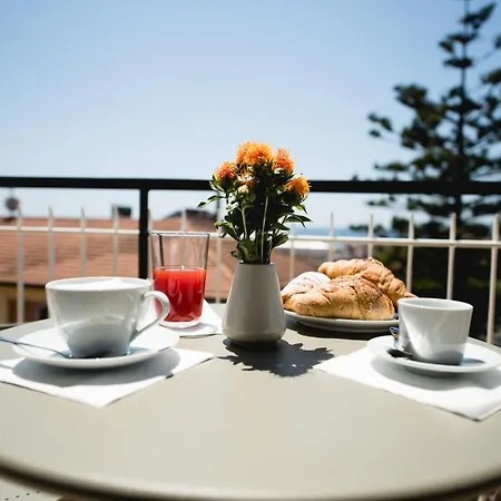 Couette-café Artemisia Gaète